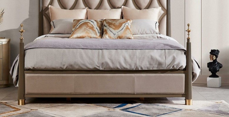 Кровать, тумбочка, туалетный столик. 4-х предметный набор для спальни. Современный дизайн из массива дерева.