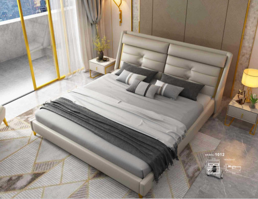 Роскошная спальня с двуспальной кроватью размером 180x200 см из кожи.
