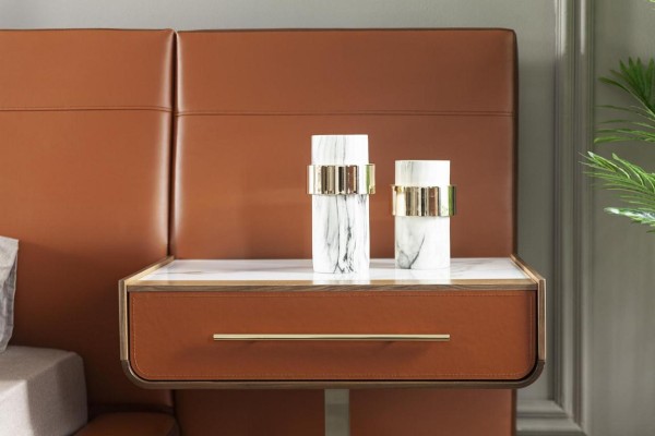 Набор для спальни в стиле люкс оранжевого терракотового цвета: кровать, комод, тумбочка, 4 предмета.