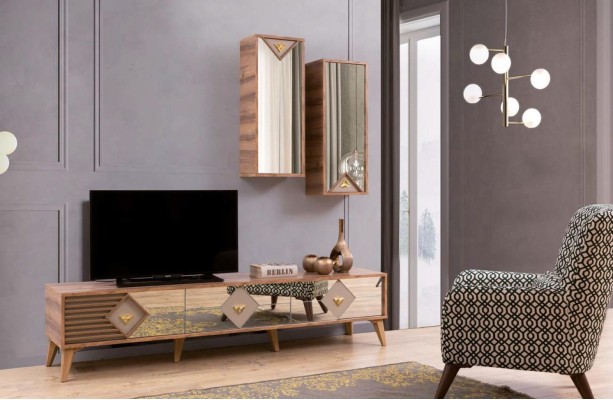 Невероятно стильный деревянный стол с зеркальными вставками для телевизора