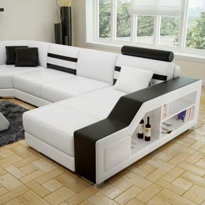 Угловой диван в форме U - кожаный диван с полкой из кожи.