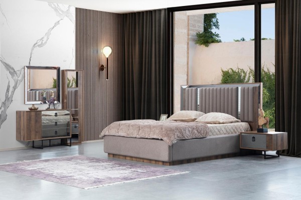 Стильный современный спальный гарнитур с элегантной кроватью, прикроватными тумбочками и комодом в коричневом цвете.