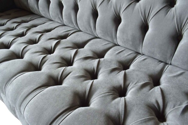 Диван Chesterfield Design для 4 человек с обивкой из текстиля роскошной ткани.