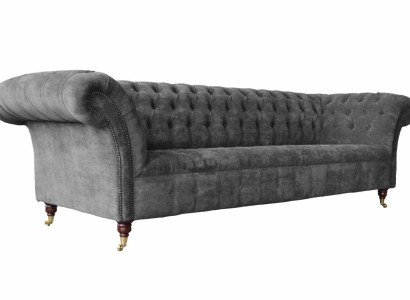 Chesterfield 3-мяестный диван, обитый текстильной тканью серого цвета.