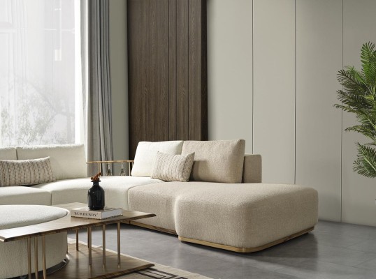 Набор мебели для рабочего кабинета: письменный стол, журнальный столик, комод. Мебель класса люкс.