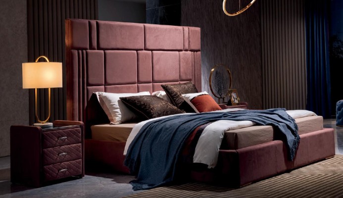 Классический обивочный дизайн кровати Luxe для отеля в двухместном номере.