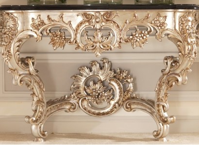 Резной консольный столик в классическом стиле