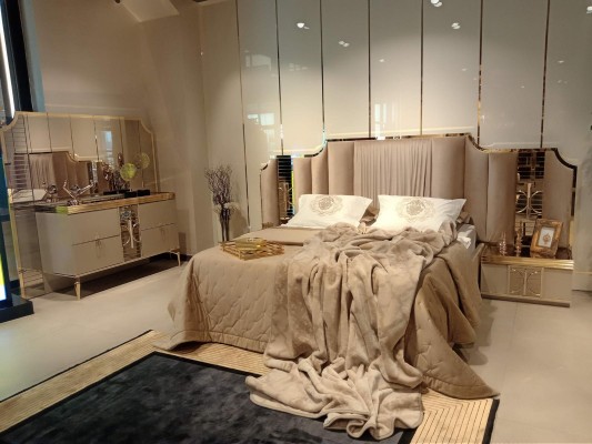 Роскошный комплект спальни: кровать, 2 прикроватные тумбы, шкаф. 4 предмета.