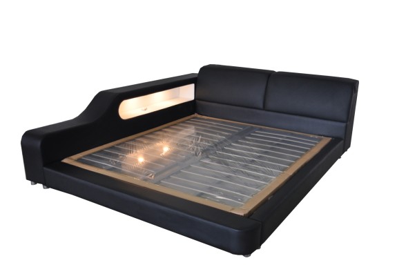 Дизайнерская кровать XXL Big Betten из кожи для отелей 180x200 с полкой, USB и обивкой.