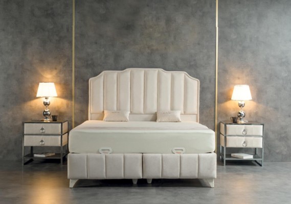 Спальный гарнитур бежевого цвета из металла. Роскошная кровать, 2 элегантных прикроватных тумбочки. 3 предмета.