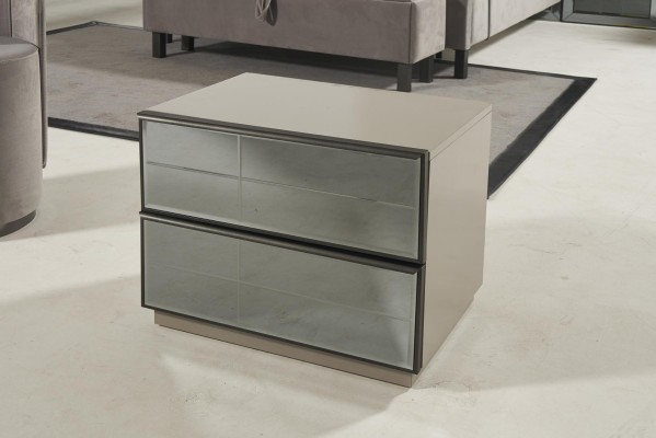 Роскошная стеклянная спальня кровать тумбочка угловой шкаф комод зеркало табурет серый