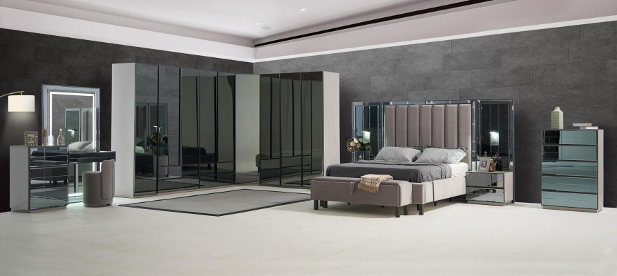 Набор спальни: кровать 2 шт., две тумбы, банкетка, двуспальная кровать, обивочная мебель, 4 предмета, новый