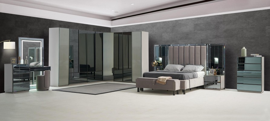 Набор спальни: кровать 2 шт., две тумбы, банкетка, двуспальная кровать, обивочная мебель, 4 предмета, новый