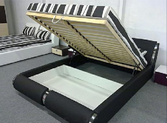 Кожаная кровать с изголовьем размером 140/160/180x200 см, двойным капитоном, сделана в Евросоюзе.