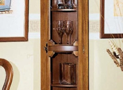 Дизайн мебели. Итальянская коричневая витрина из дерева. Роскошные шкафы. Классический буфет.