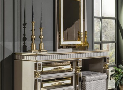 Schlafzimmer-Set Beige Kommode Зеркало Металлическая мебель Дизайнерская мебель 2 предм.