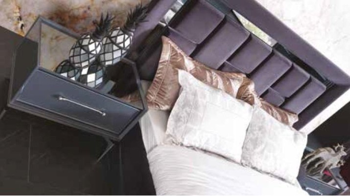 Современный спальный гарнитур серый, кровать, 2 прикроватные тумбочки, платяной шкаф, комод, 5 предметов.